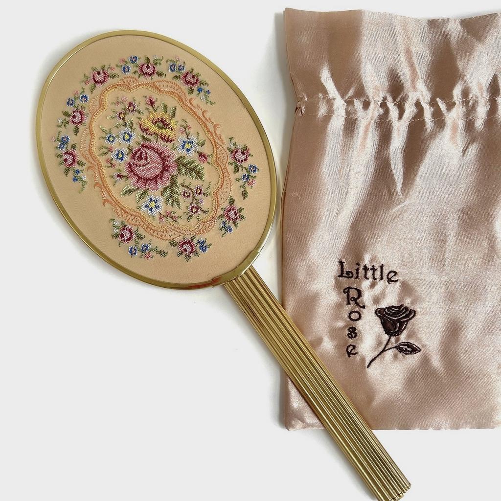 Винтажное зеркало с вышивкой petit-point
