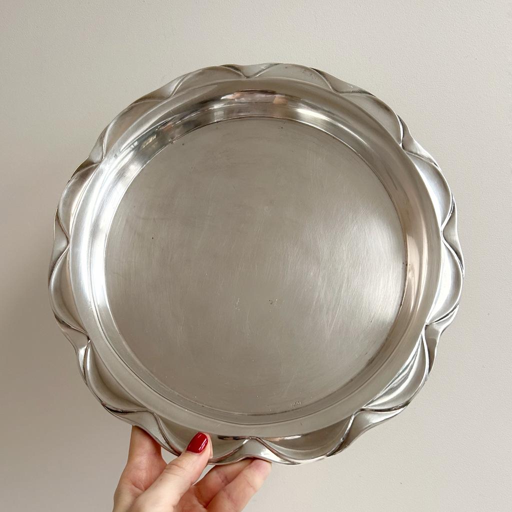 Поднос с волнистым краем