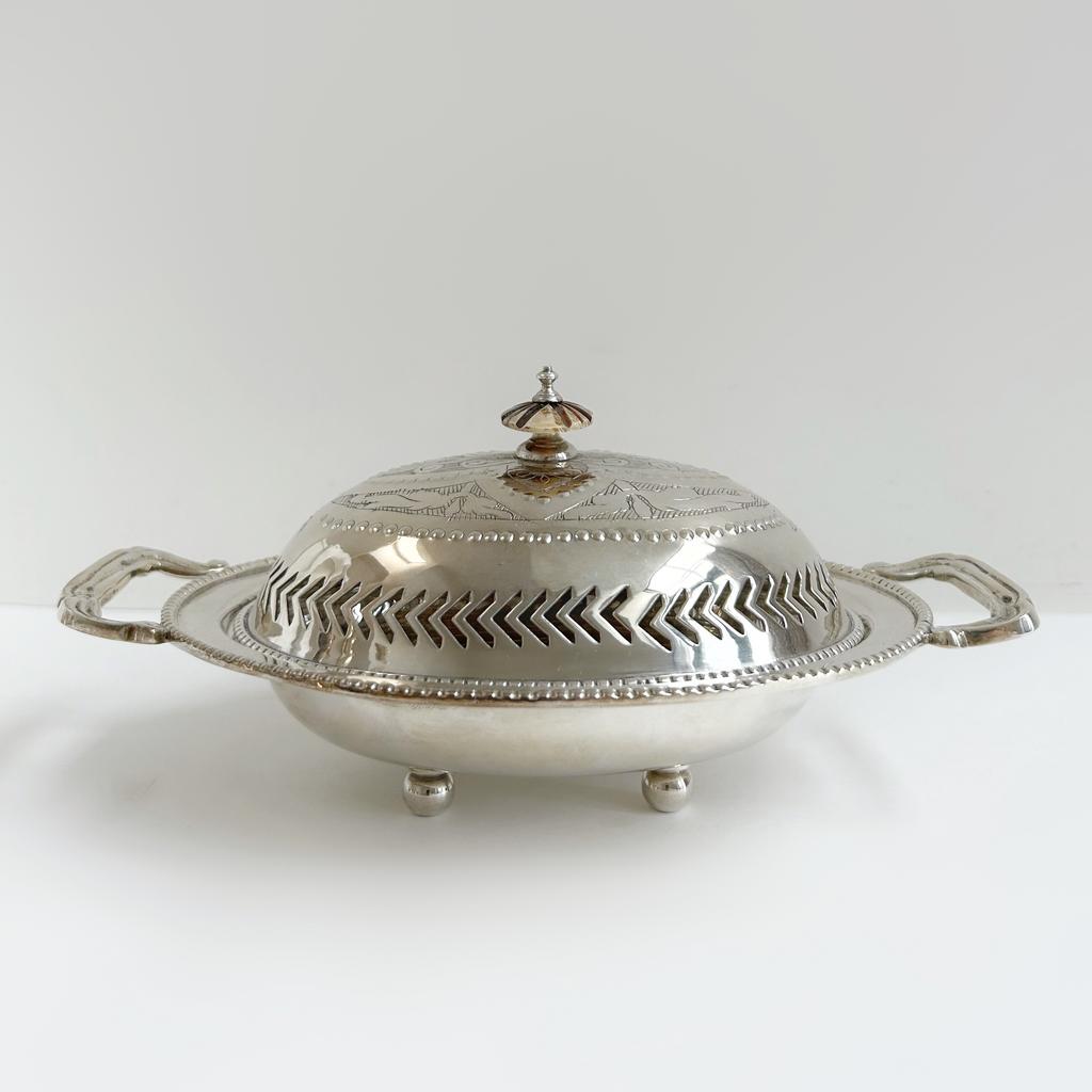 Небольшое блюдо с крышкой/легюмница