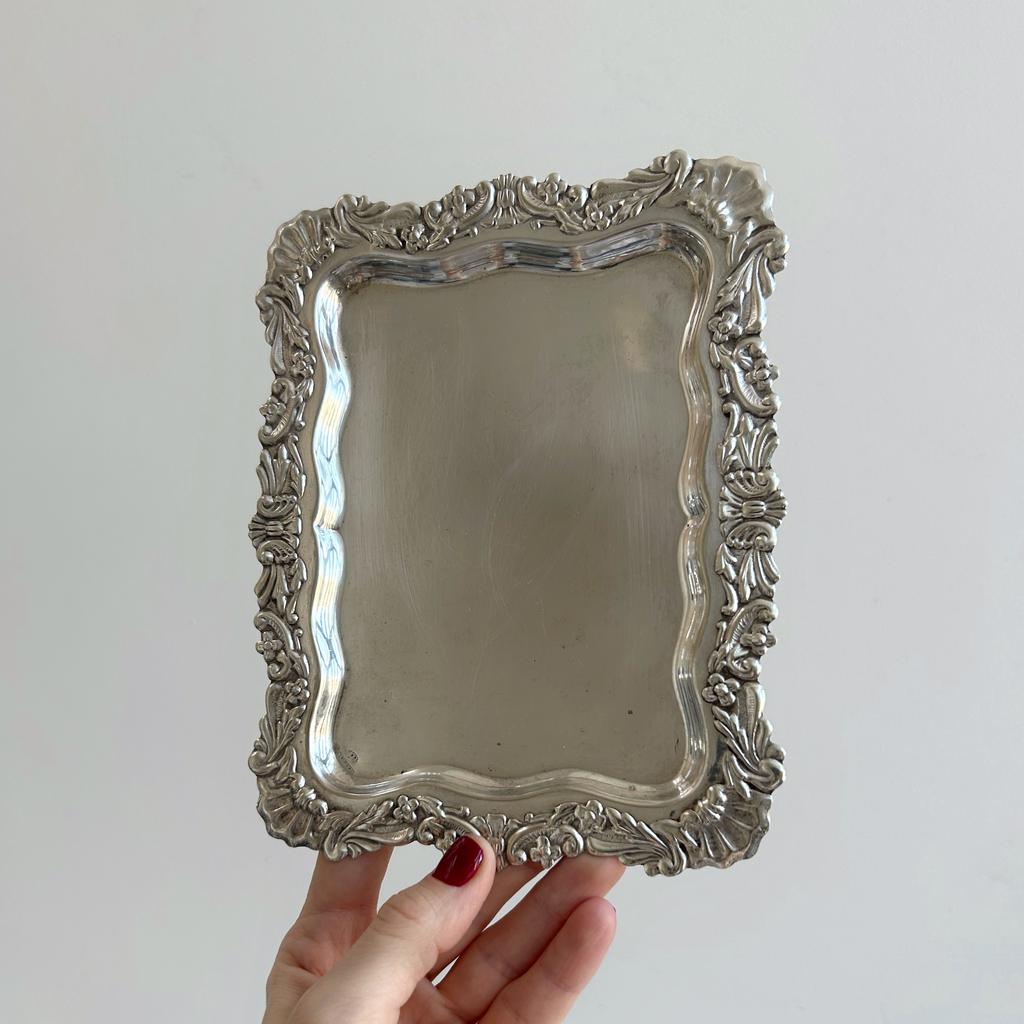 Небольшой прямоугольный поднос