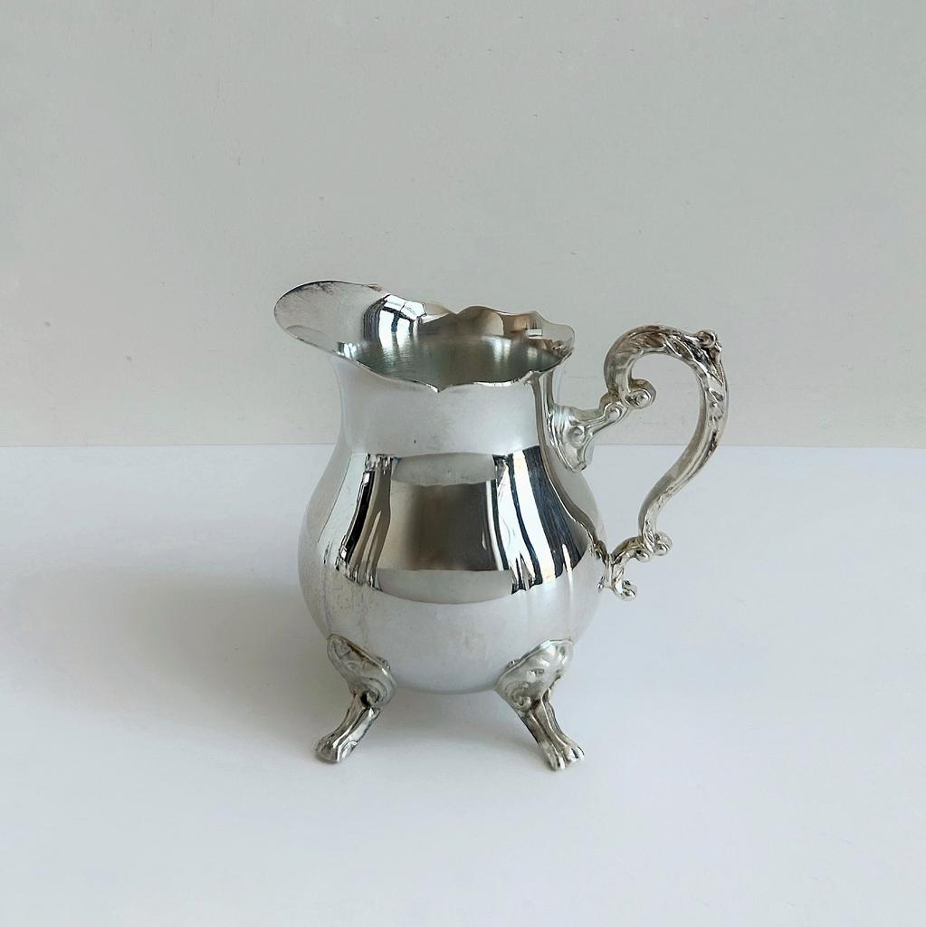 Кувшин/сливочник на ножках