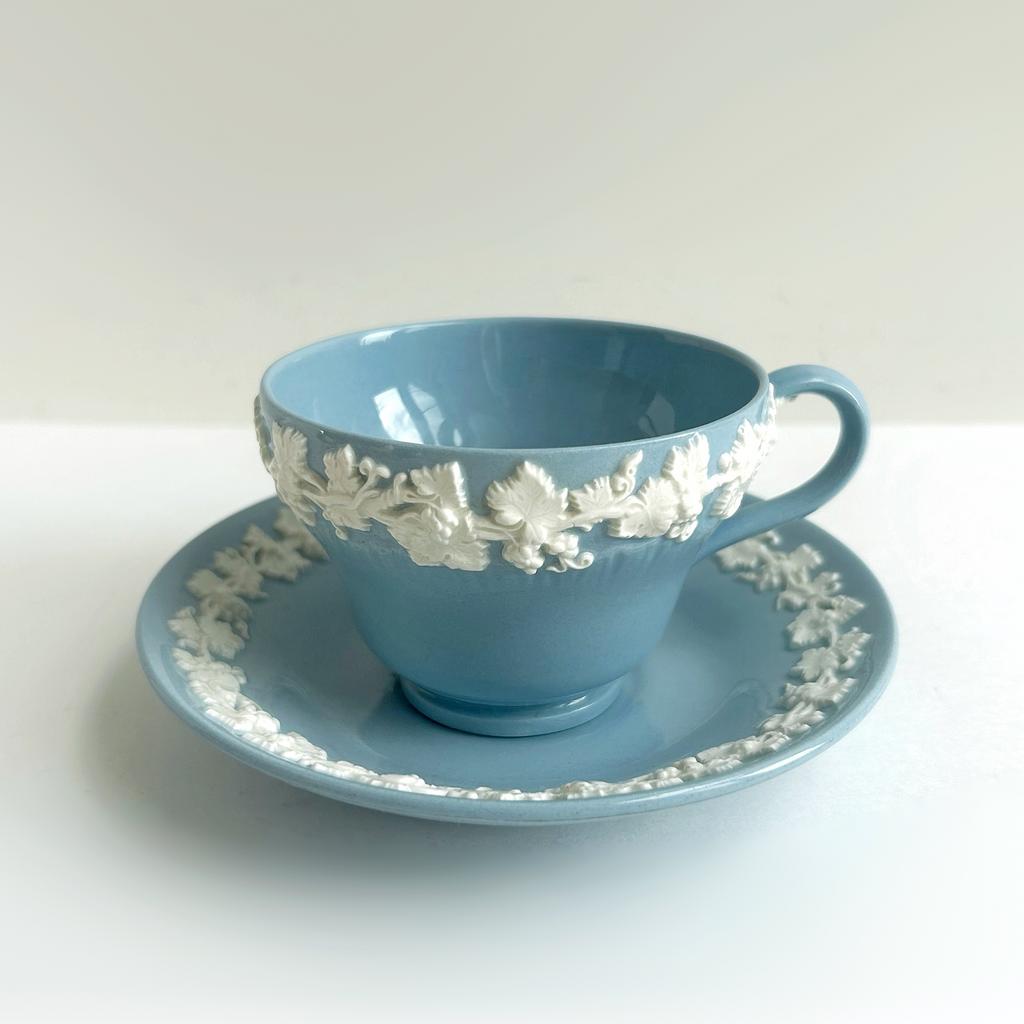 Чайная пара Wedgwood Embossed Queensware