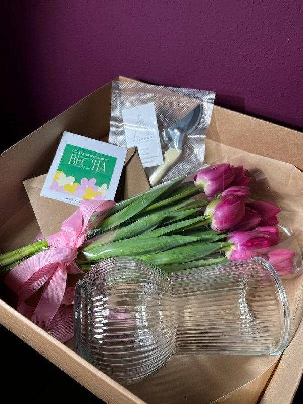 БОКС С ТЮЛЬПАНАМИ