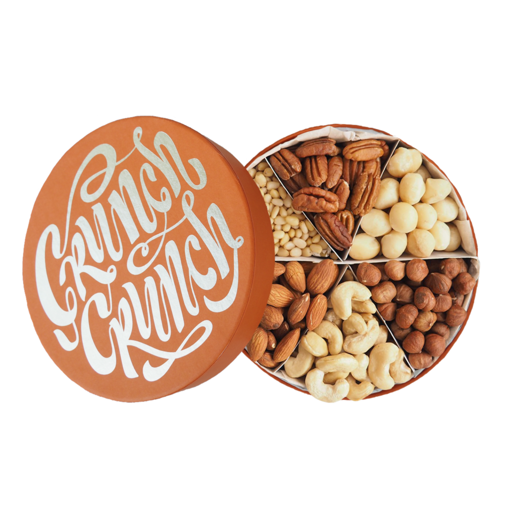 Большая оранжевая коробка орехов