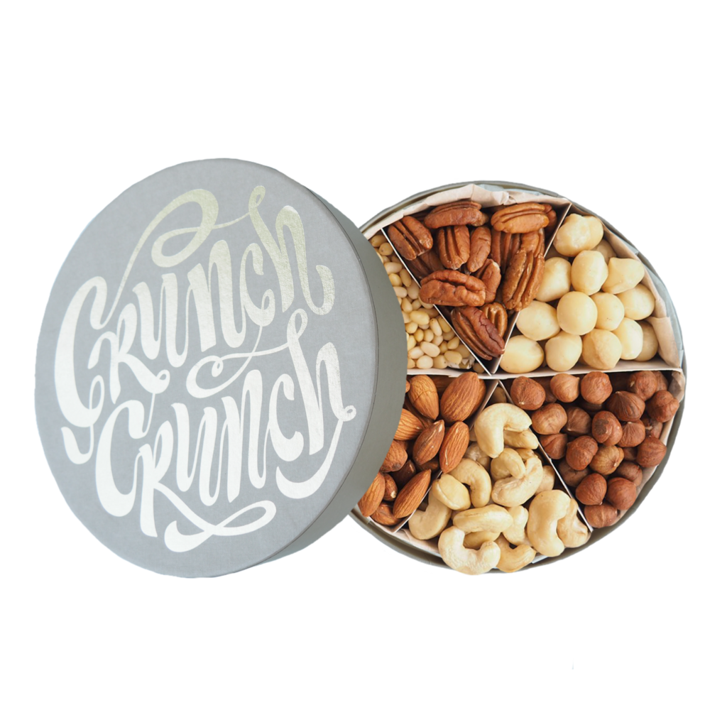 Большая бежевая коробка орехов