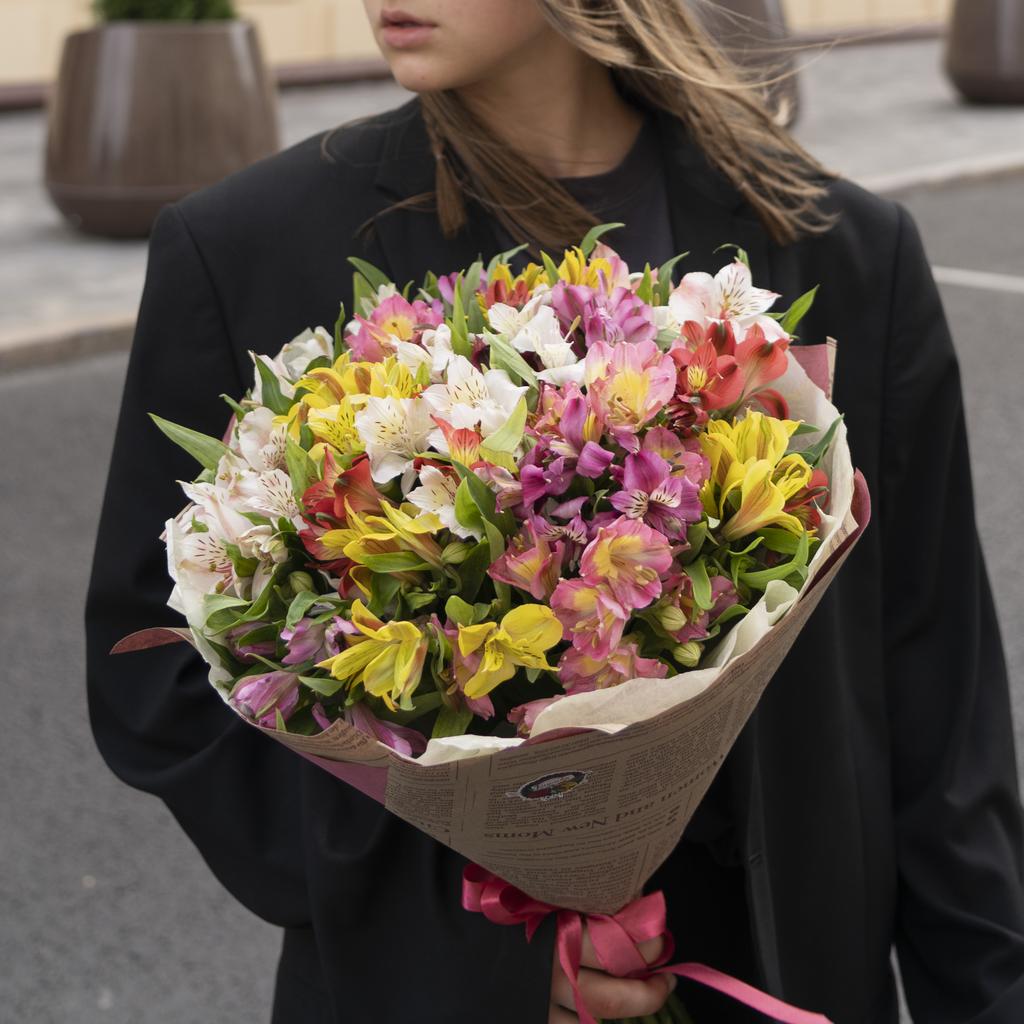 Букет "25 ярких альстромерий"