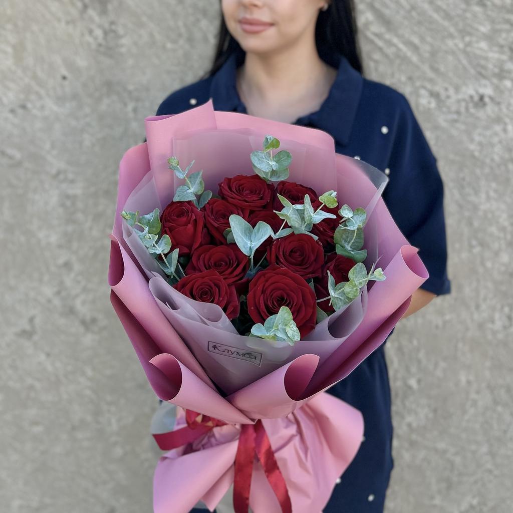 Букет «Красные розы с эвкалиптом»