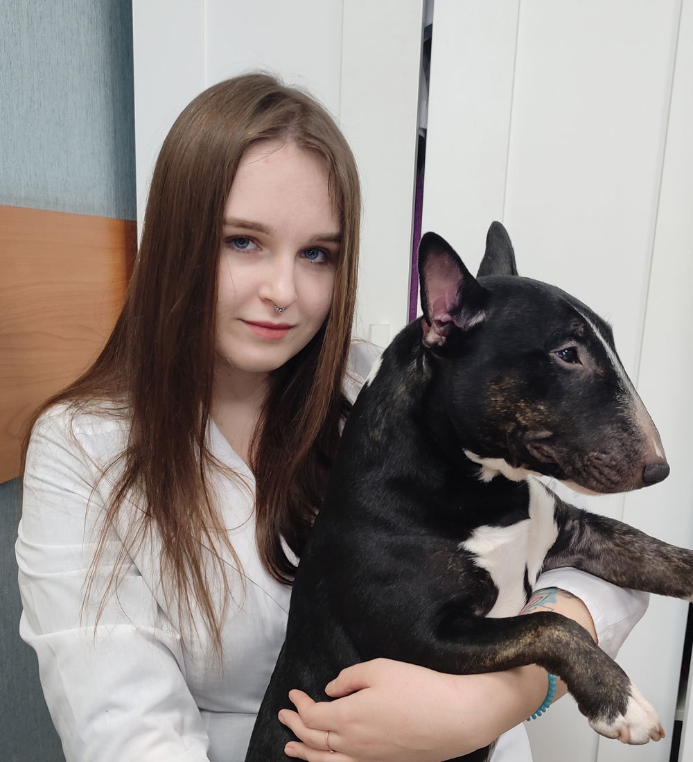 Корицкая Анастасия, сотрудник call-центра и регистратуры