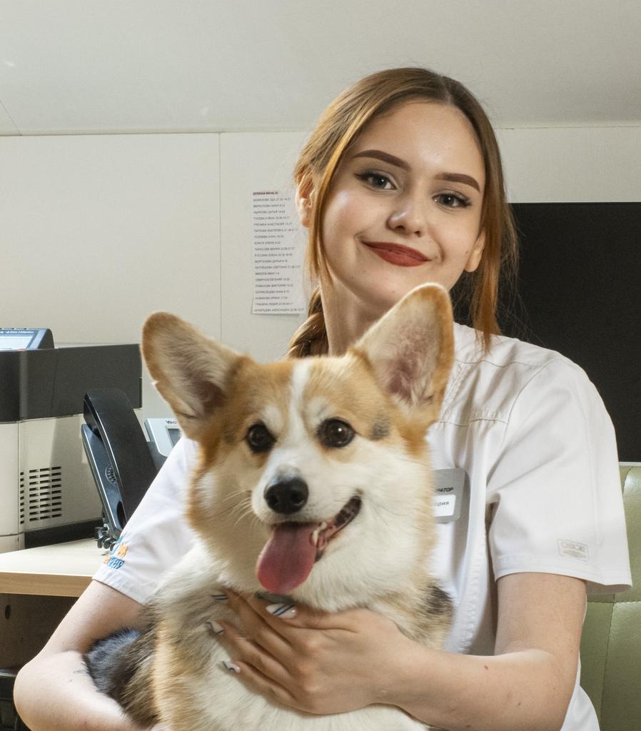 Мошкова Виктория - сотрудник call-центра и регистратуры