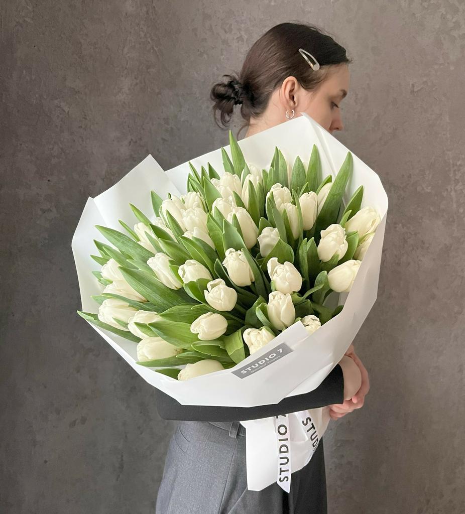 Тюльпаны белые