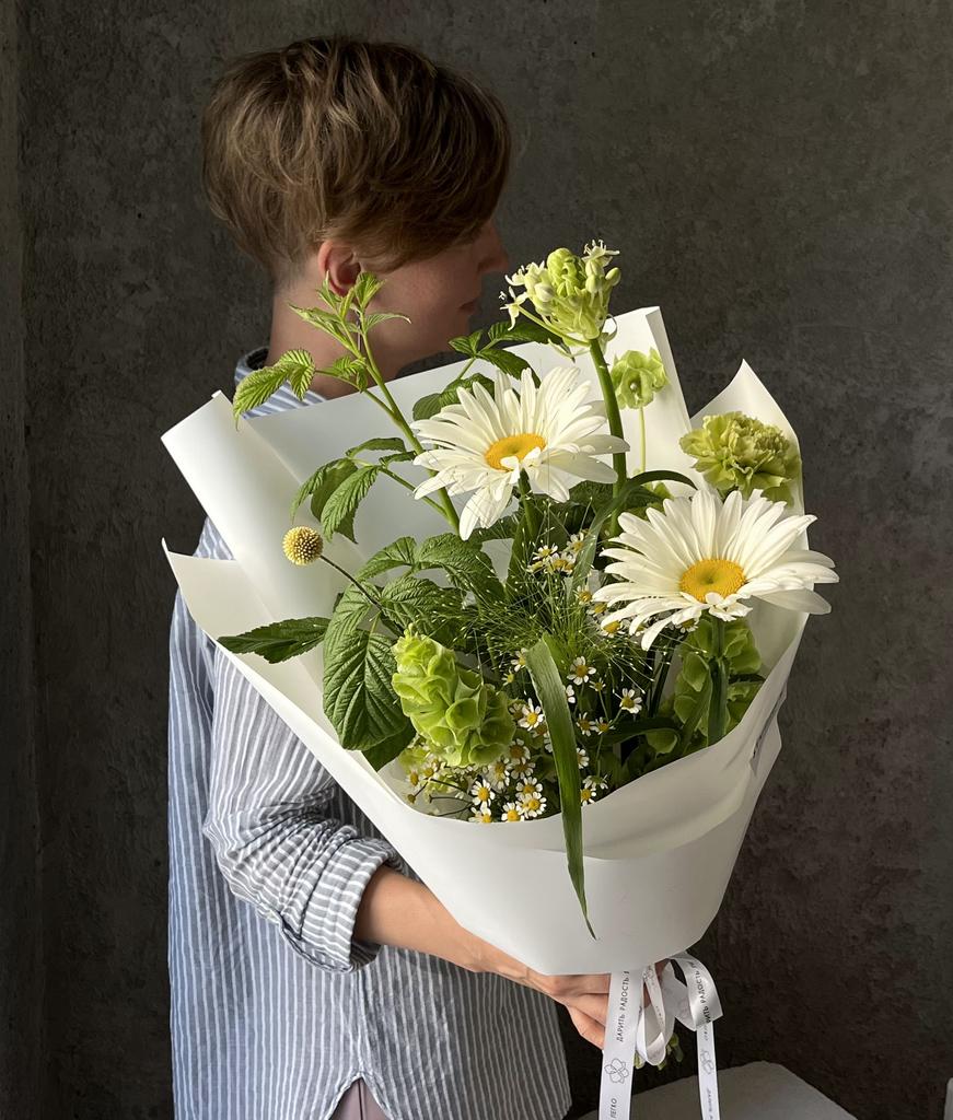 Зеленый микс с ромашкой