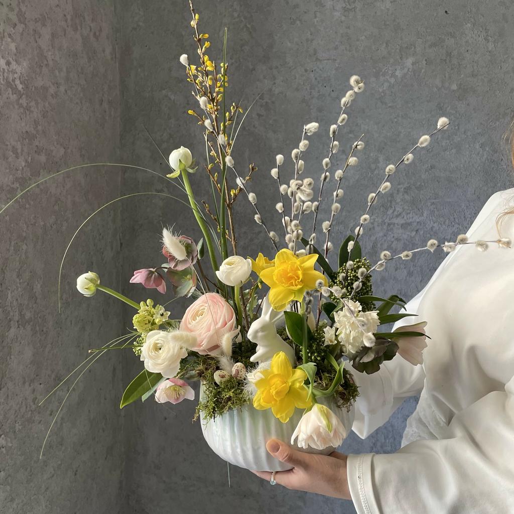 Пасхальная композиция с кроликом