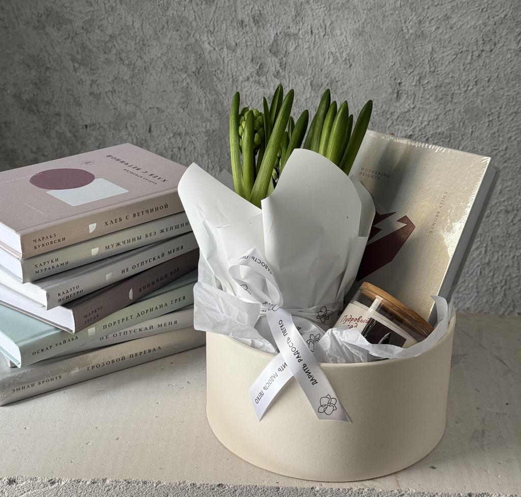 Подарочный бокс с первоцветами ЭКСМО