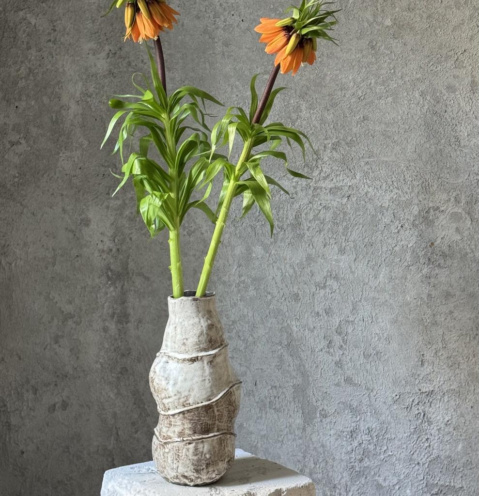 Керамическая ваза с полосками