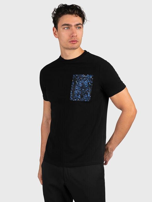 Футболка муж. LAGERFELD 755282 черная карман молния