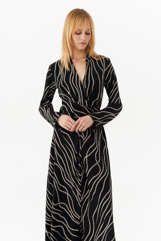 Платье  SEVEN LAB 1.23.906.395 макси на запах черное, бусы