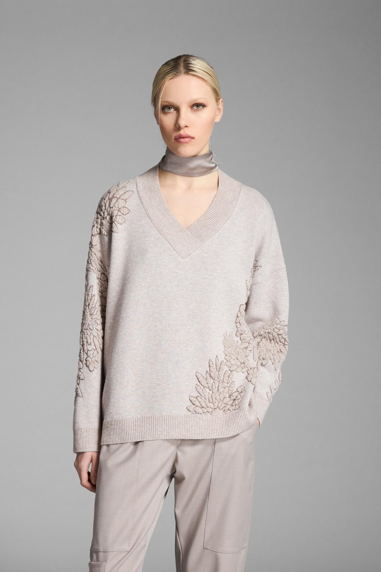 Джемпер TRICOT 156  бежевый цветами