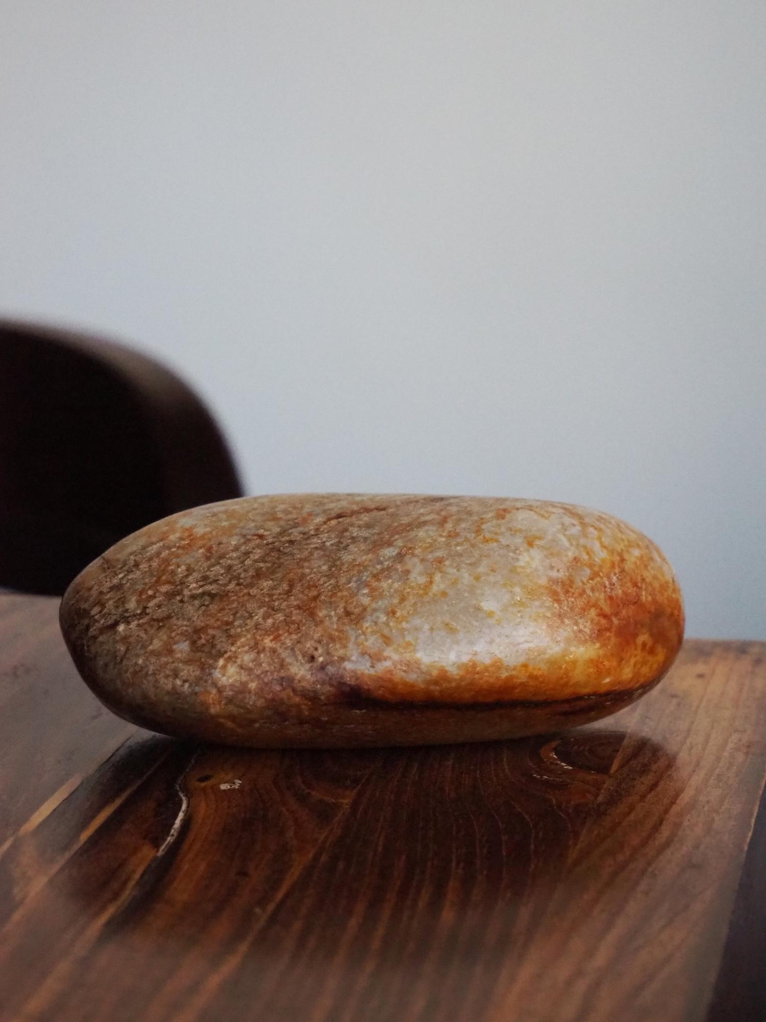 Нефритовая речная галька