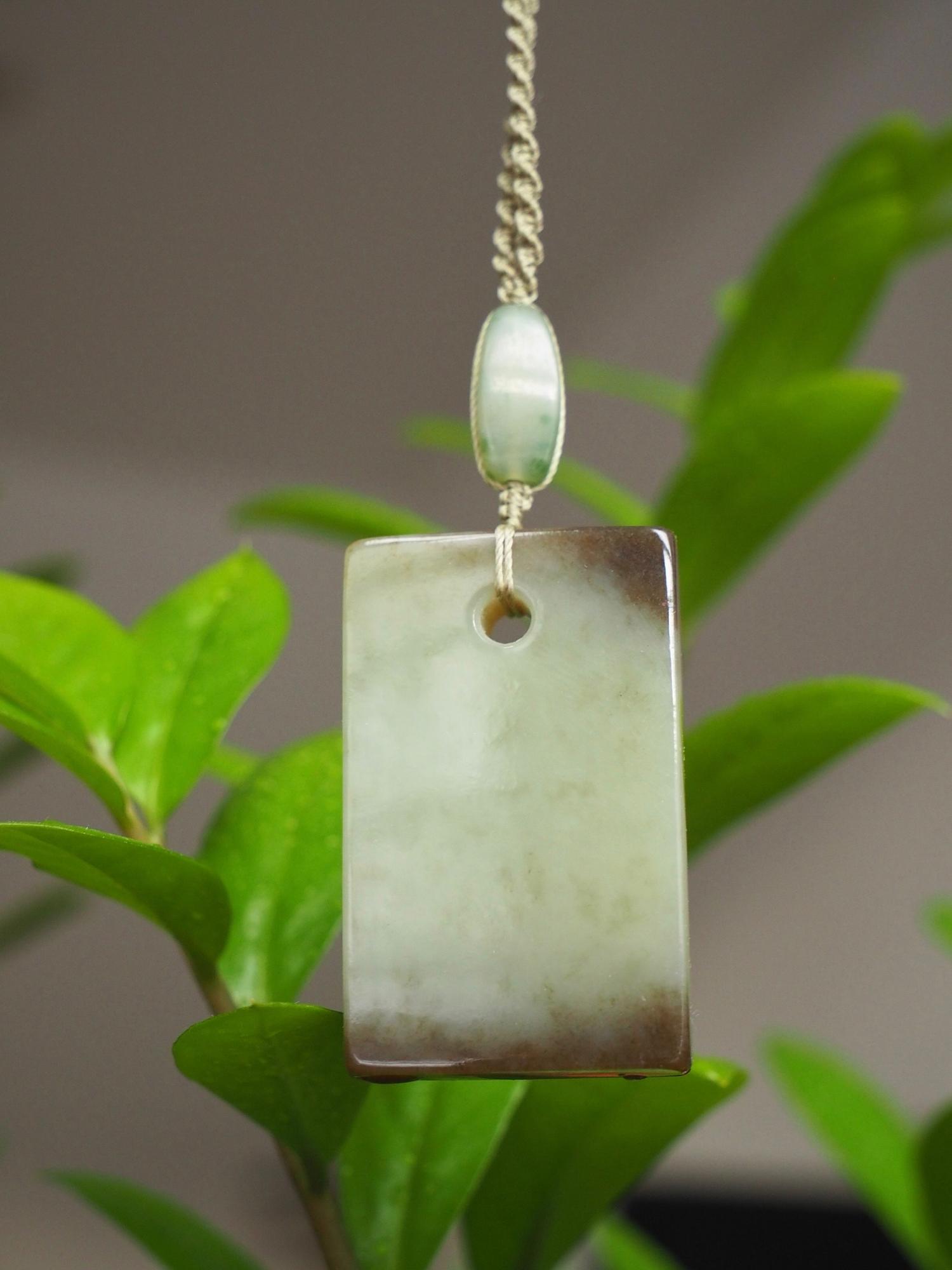 Нефритовый кулон