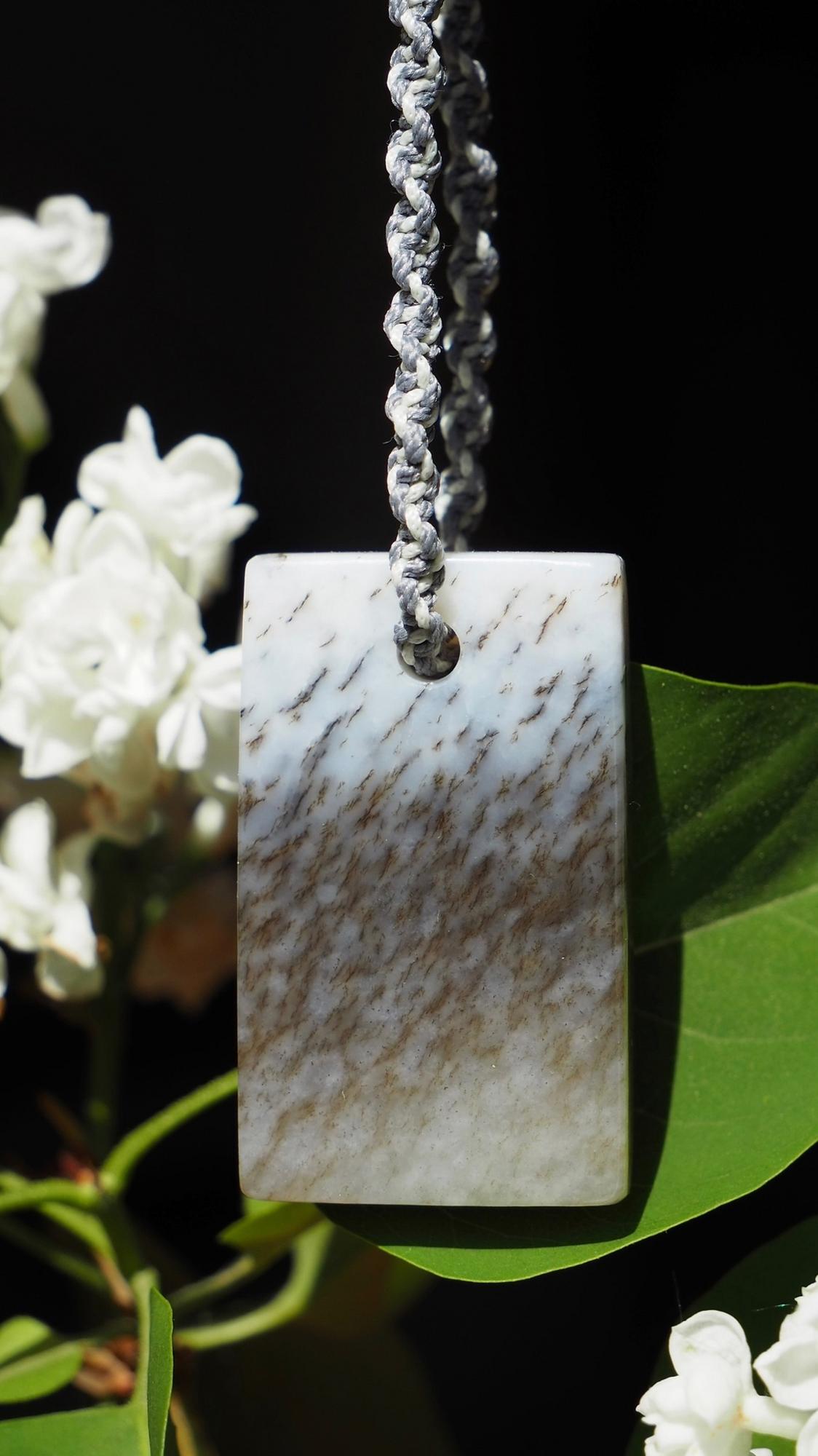 Кулон из нефрита