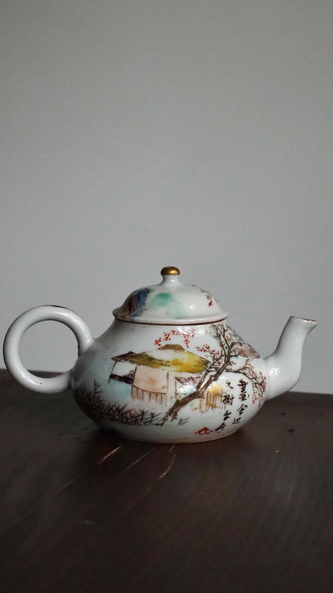 Фарфоровый антикварный чайник