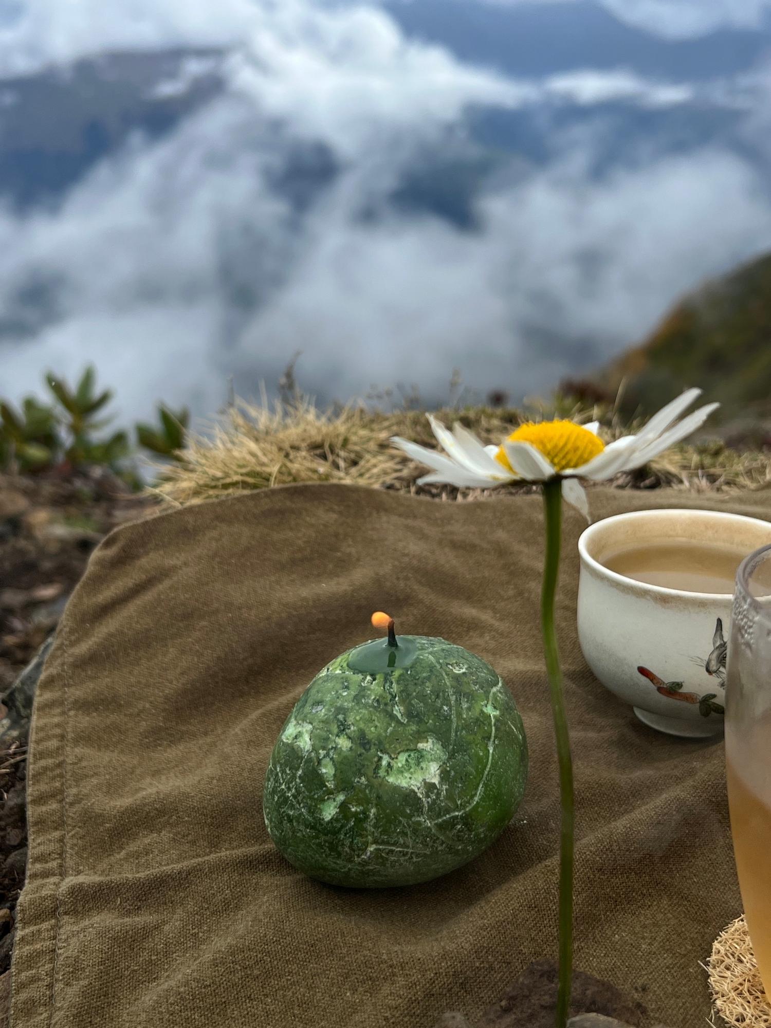 Свеча "Нефритовая галька"