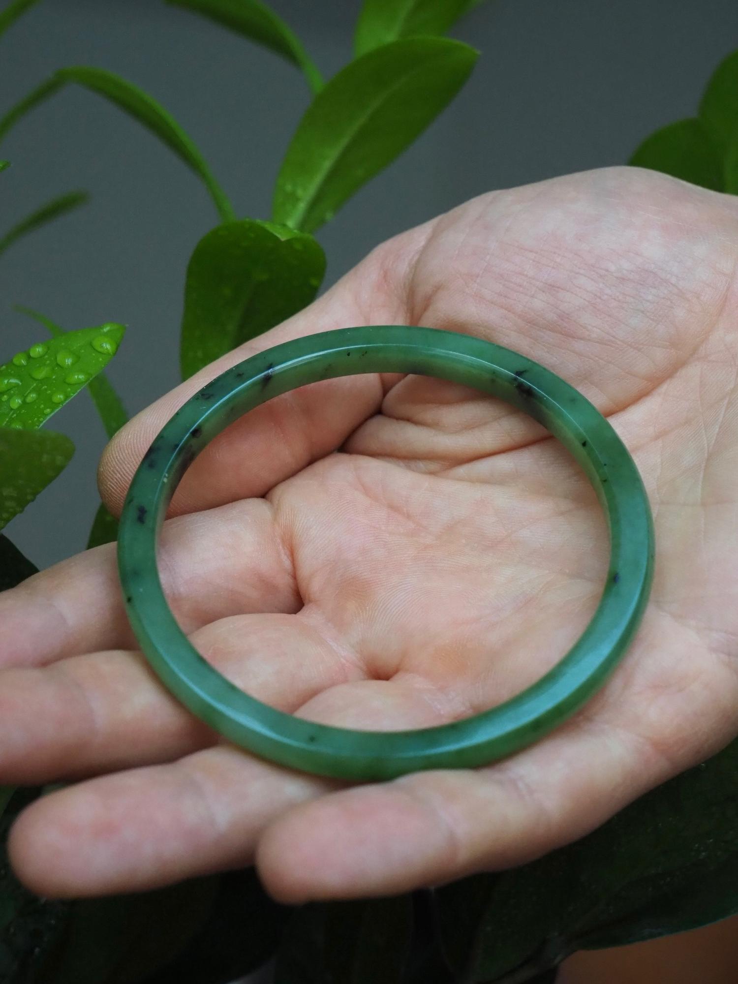 Нефритовый браслет / винтаж