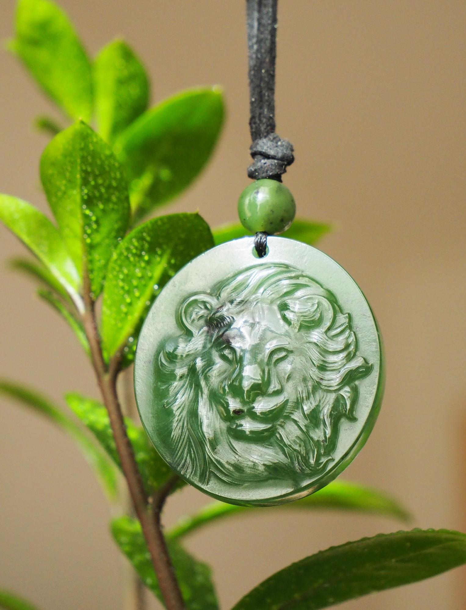 Нефритовый кулон "Лев"