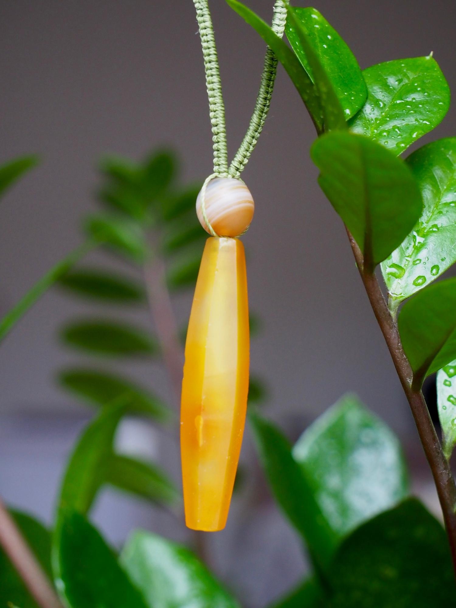 Кулон из старых бусин