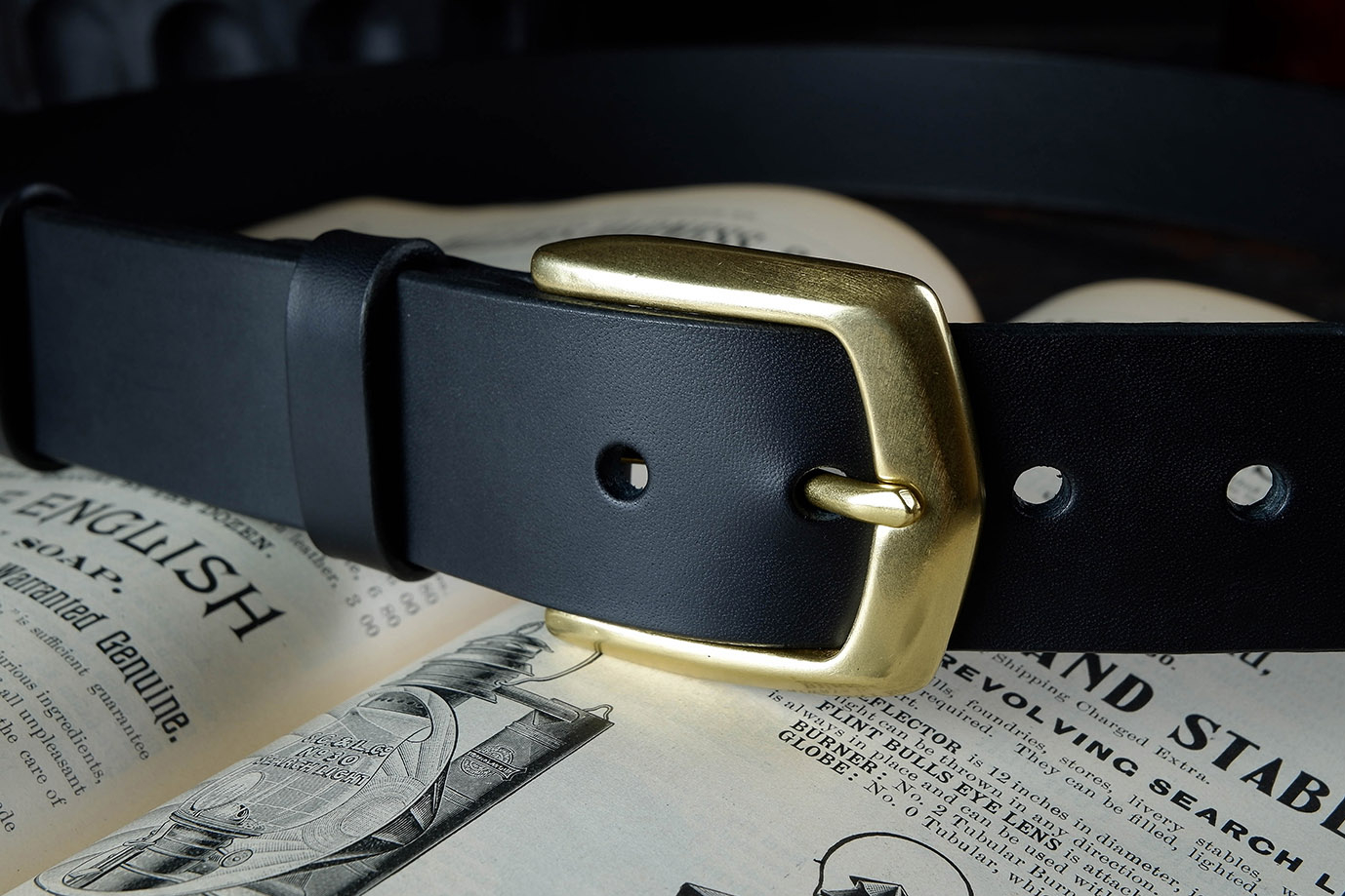 мужской ремень, кожаный ремень, для джинсов, для брюк, черная кожа, пряжка литая латунь, ширина 40 мм, 4 см, ручная работа, Grossone, надежная пряжка, итальянская кожа, ручная прошивка, брючный, джинсовый ремень, классический ремень, купить ремень, заказать ремень, ремень под заказ, ремень большой размер