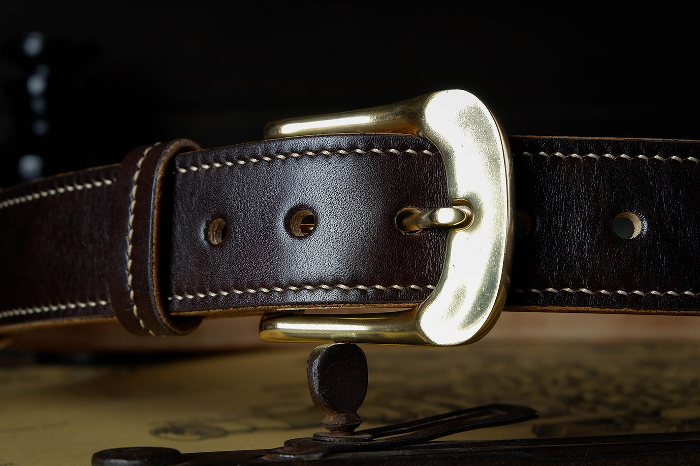 мужской ремень, кожаный ремень, для джинсов, коричневая кожа, темно-коричневая кожа, толстый ремень, пряжка литая латунь, ширина 40 мм, 4 см, ручная работа, Grossone, надежная пряжка, английская кожа, ручная прошивка, брючный, джинсовый ремень, классический ремень, купить ремень, заказать ремень, ремень под заказ, ремень большой размер, авторские пряжки, пряжка саммит