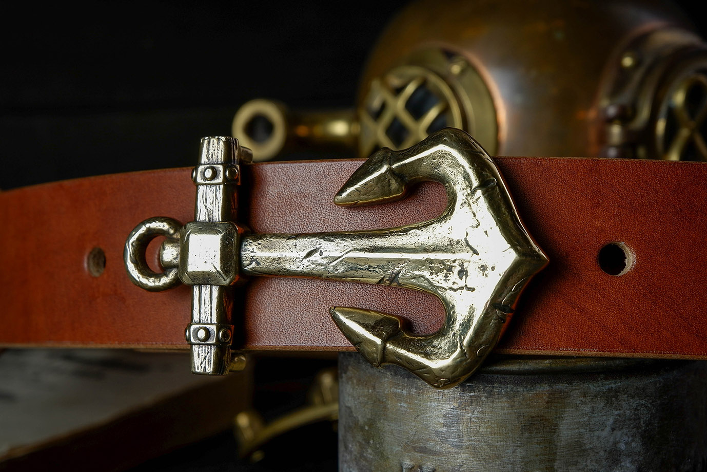 мужской ремень, кожаный ремень, для джинсов, коричневая кожа, светло-коричневая кожа, кожа цвет виски, толстый ремень, пряжка литая латунь, ширина 40 мм, 4 см, ручная работа, Grossone, надежная пряжка, английская кожа, ручная прошивка, брючный, джинсовый ремень, классический ремень, купить ремень, заказать ремень, ремень под заказ, ремень большой размер, авторские пряжки, необычные пряжки, пряжка якорь