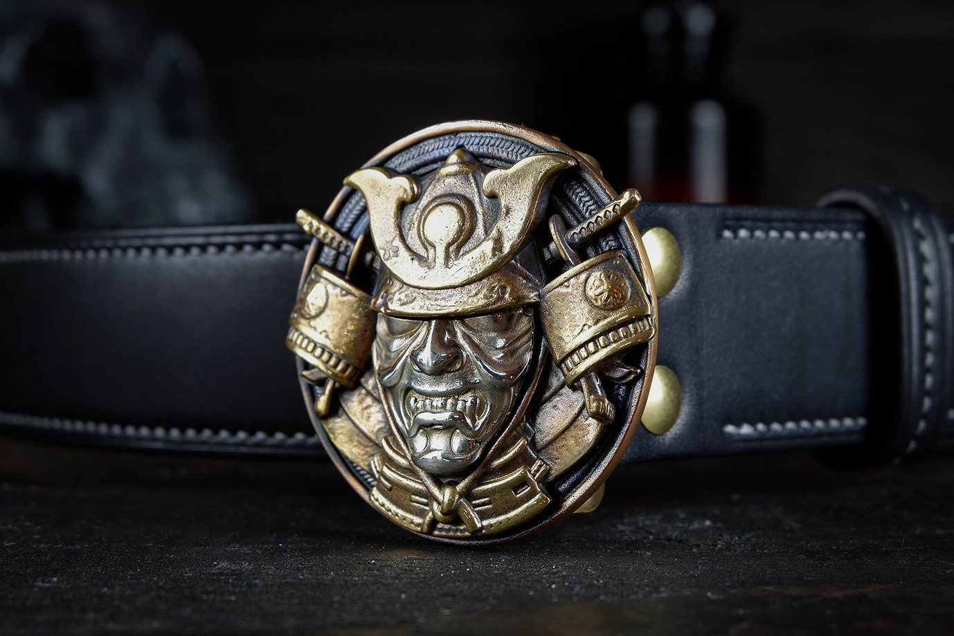 мужской ремень, кожаный ремень, для джинсов, черная кожа, толстый ремень, пряжка литая латунь, ширина 40 мм, 4 см, ручная работа, Grossone, водяной буйвол, надежная пряжка, японская кожа, ручная прошивка, брючный, джинсовый ремень, классический ремень, купить ремень, заказать ремень, ремень под заказ, ремень большой размер, авторские пряжки, необычные пряжки, пряжка самурай, пряжка из трех металлов, пряжка триметалл, разноцветная пряжка