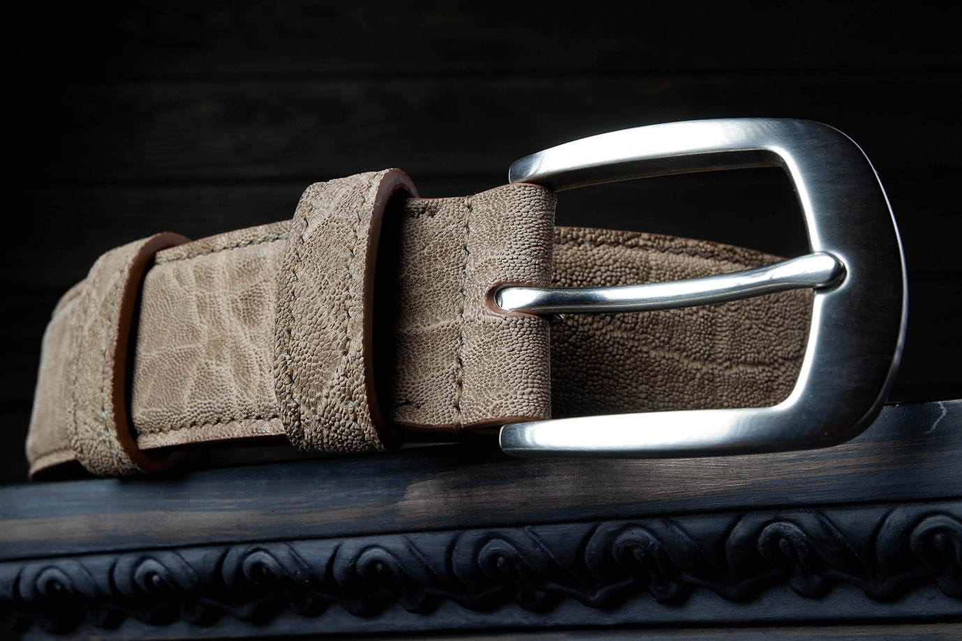 мужской ремень, кожаный ремень, для джинсов, для брюк, бежевая кожа, серая кожа, пряжка нержавеющая сталь,  ширина 40 мм, 4 см, ручная работа, Grossone, надежная пряжка, натуральная кожа, экзотическая кожа, необычная кожа, редкая кожа, ручная прошивка, брючный, джинсовый ремень, классический ремень, купить ремень, заказать ремень, ремень под заказ, ремень большой размер, кожа слона, необычный ремень