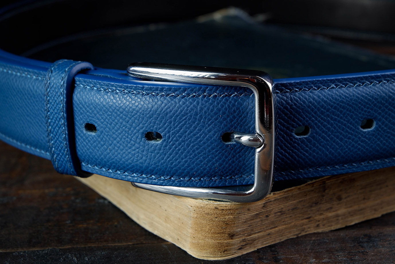 мужской ремень, кожаный ремень, для джинсов, для брюк, французская кожа, синяя кожа, кожа Epsom, Hermes, пряжка нержавеющая сталь, ширина 35 мм, 3.5 см, ручная работа, Grossone, надежная пряжка, ручная прошивка, брючный, джинсовый ремень, классический ремень, купить ремень, заказать ремень, ремень под заказ, ремень большой размер, тресхлойный ремень, кевларовая вставка, с кевларом