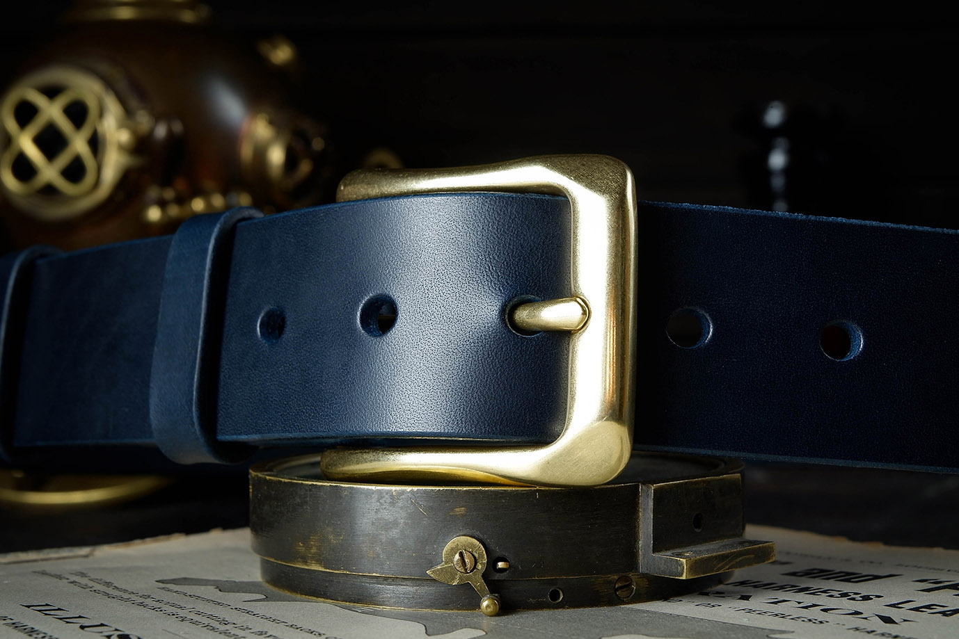 мужской ремень, кожаный ремень, для джинсов, для брюк, синяя кожа, пряжка литая латунь,  ширина 40 мм, 4 см, ручная работа, Grossone, надежная пряжка, итальянская кожа, ручная прошивка, брючный, джинсовый ремень, классический ремень, купить ремень, заказать ремень, ремень под заказ, ремень большой размер