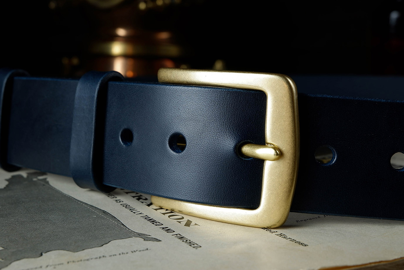 мужской ремень, кожаный ремень, для джинсов, для брюк, синяя кожа, пряжка литая латунь,  ширина 40 мм, 4 см, ручная работа, Grossone, надежная пряжка, итальянская кожа, ручная прошивка, брючный, джинсовый ремень, классический ремень, купить ремень, заказать ремень, ремень под заказ, ремень большой размер