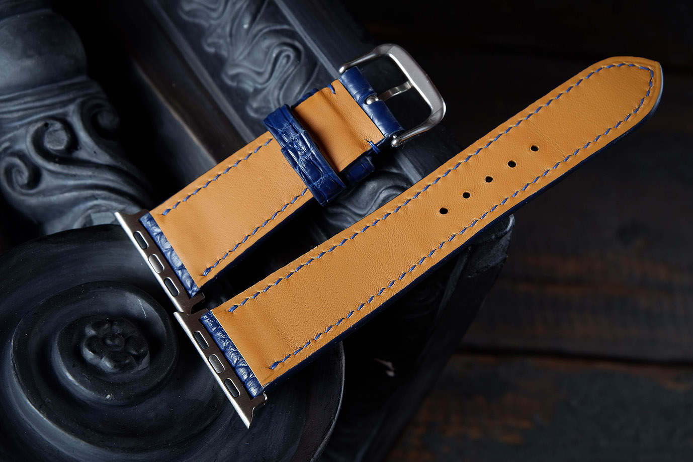 часовой ремешок, классические часы, apple watch, синяя кожа, кожа крокодила, черная фурнитура, фурнитура сталь, заказать ремешок, купить ремешок, ремешок под заказ, под размер, экзотическая кожа, необычная кожа, ремешок для часов, необычный ремешок, ручная прошивка, ручная работа