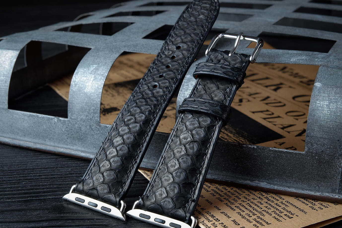 часовой ремешок, классические часы, apple watch, черная кожа, кожа питона, черная фурнитура, фурнитура сталь, заказать ремешок, купить ремешок, ремешок под заказ, под размер, экзотическая кожа, необычная кожа, ремешок для часов, необычный ремешок, ручная прошивка