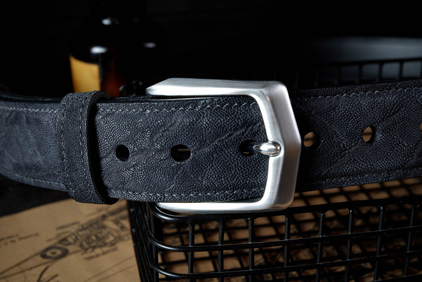 мужской ремень, кожаный ремень, для джинсов, для брюк, черная кожа, пряжка нержавеющая сталь,  ширина 40 мм, 4 см, ручная работа, Grossone, надежная пряжка, натуральная кожа, экзотическая кожа, необычная кожа, редкая кожа, ручная прошивка, брючный, джинсовый ремень, классический ремень, купить ремень, заказать ремень, ремень под заказ, ремень большой размер, кожа слона, необычный ремень