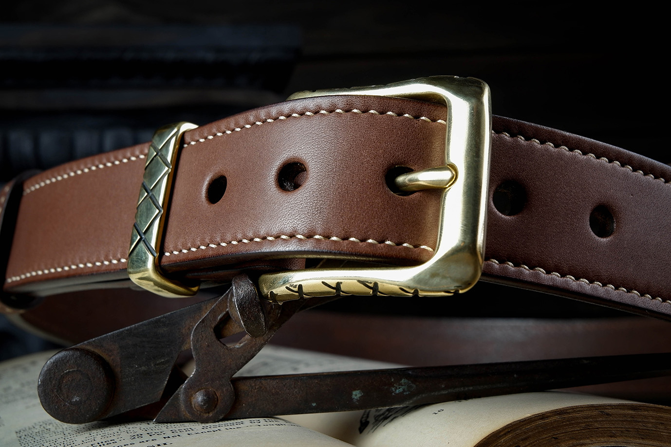 мужской ремень, кожаный ремень, для джинсов, коричневая кожа, толстый ремень, пряжка литая латунь, ширина 40 мм, 4 см, ручная работа, Grossone, водяной буйвол, надежная пряжка, японская кожа, ручная прошивка, брючный, джинсовый ремень, классический ремень, купить ремень, заказать ремень, ремень под заказ, ремень большой размер