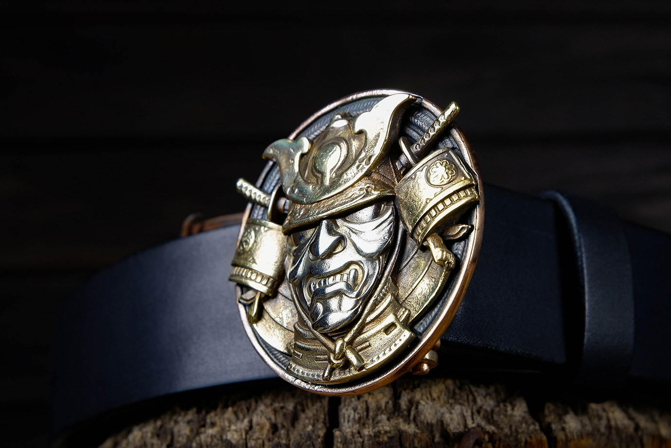 авторские пряжки, необычные пряжки, пряжка самурай, пряжка из трех металлов, пряжка триметалл, разноцветная пряжка, мужской ремень, кожаный ремень, для джинсов, черная кожа, толстый ремень, пряжка литая латунь, ширина 40 мм, 4 см, ручная работа, Grossone, водяной буйвол, надежная пряжка, японская кожа, ручная прошивка, брючный, джинсовый ремень, классический ремень, купить ремень, заказать ремень, ремень под заказ, ремень большой размер