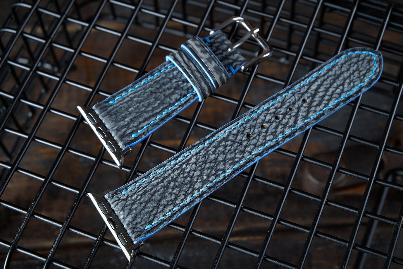 часовой ремешок, классические часы, apple watch, серая кожа, кожа акулы, черная фурнитура, фурнитура сталь, заказать ремешок, купить ремешок, ремешок под заказ, под размер, экзотическая кожа, необычная кожа, ремешок для часов, необычный ремешок, ручная прошивка, ручная работа