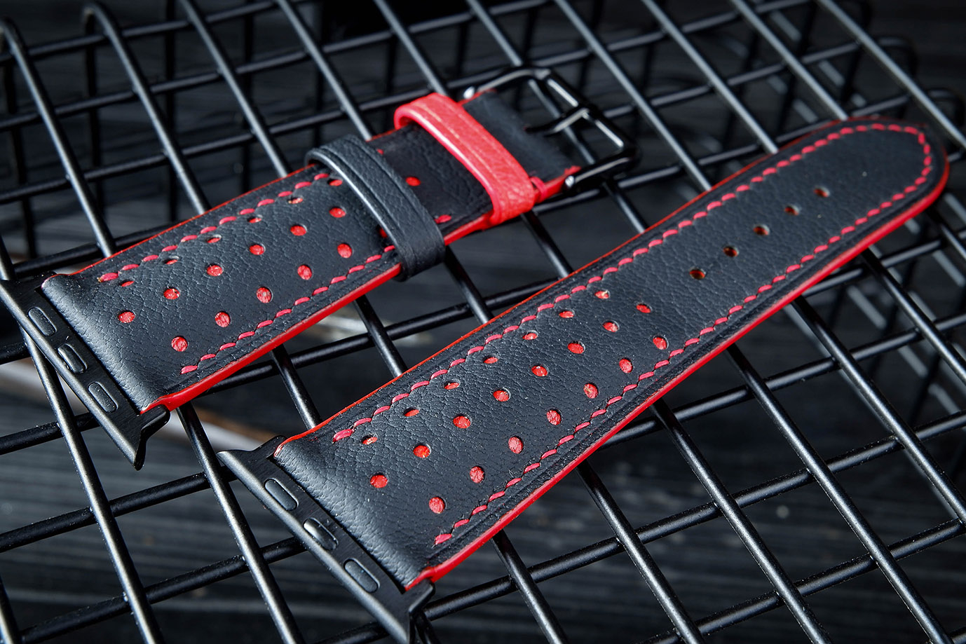 часовой ремешок, классические часы, apple watch, черная кожа, красная, кожа козы, французская кожа, Hermes, черная фурнитура, фурнитура сталь, заказать ремешок, купить ремешок, ремешок под заказ, под размер, экзотическая кожа, необычная кожа, ремешок для часов, необычный ремешок, ручная прошивка, ручная работа, разноцветный ремешок, яркий