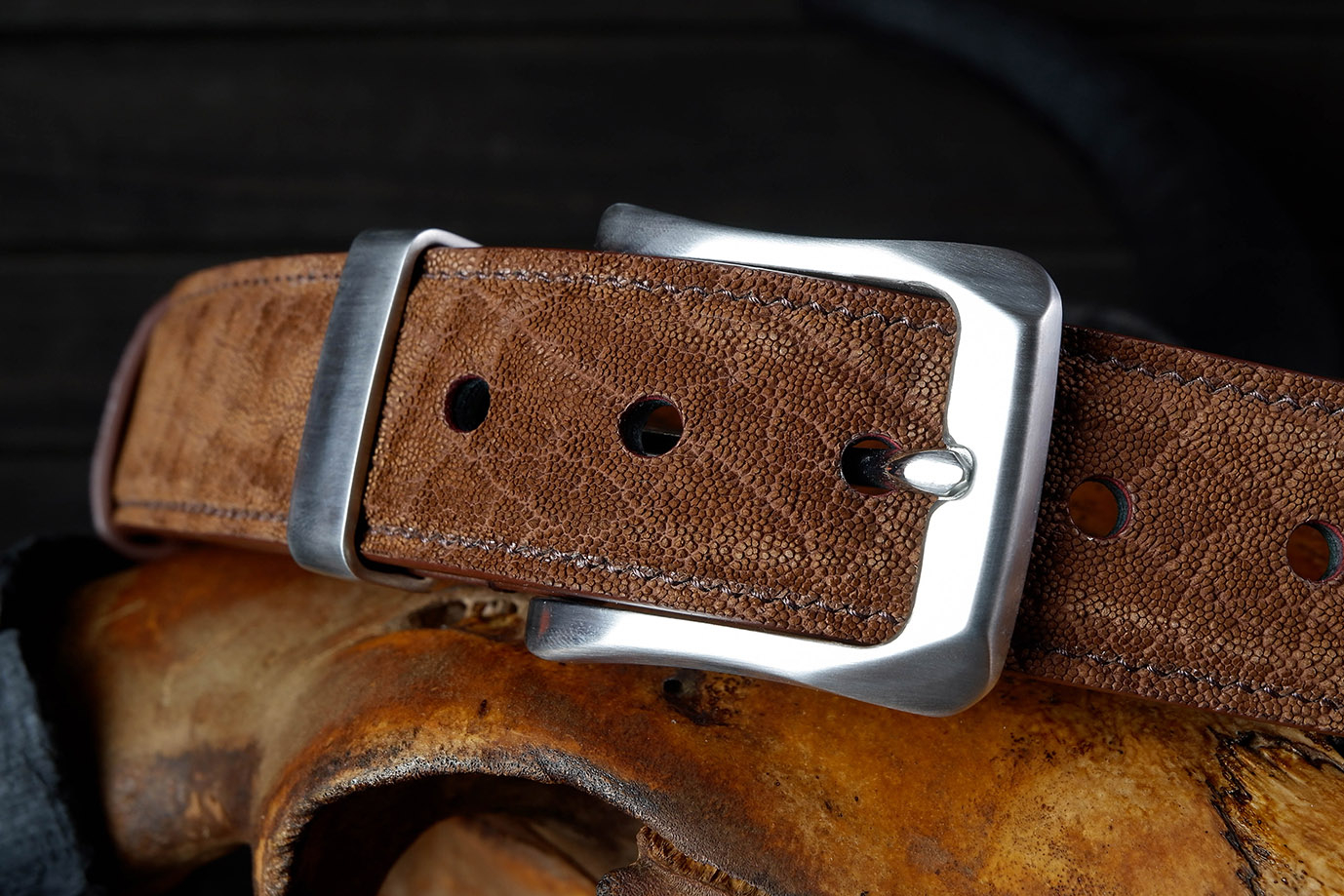 мужской ремень, кожаный ремень, для джинсов, для брюк, коричневая кожа, пряжка нержавеющая сталь,  ширина 40 мм, 4 см, ручная работа, Grossone, надежная пряжка, натуральная кожа, экзотическая кожа, необычная кожа, редкая кожа, ручная прошивка, брючный, джинсовый ремень, классический ремень, купить ремень, заказать ремень, ремень под заказ, ремень большой размер, кожа слона, необычный ремень