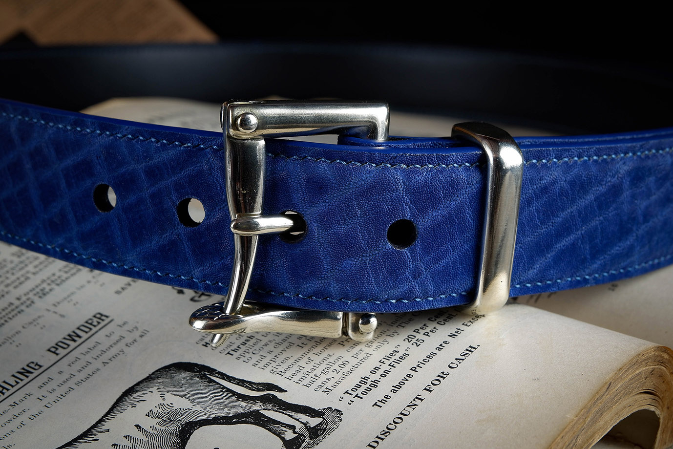 мужской ремень, кожаный ремень, для джинсов, для брюк, синяя кожа, пряжка нержавеющая сталь,  ширина 40 мм, 4 см, ручная работа, Grossone, надежная пряжка, натуральная кожа, экзотическая кожа, необычная кожа, редкая кожа, ручная прошивка, брючный, джинсовый ремень, классический ремень, купить ремень, заказать ремень, ремень под заказ, ремень большой размер, кожа слона, необычный ремень, необычные пряжки, пряжка фаермен, пряжка Fireman, пряжка пожарных