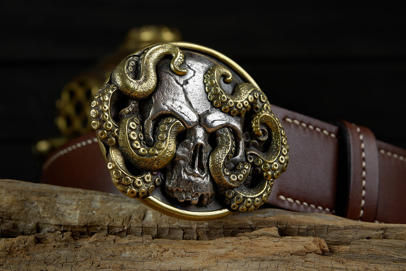 мужской ремень, кожаный ремень, для джинсов, коричневая кожа, толстый ремень, пряжка литая латунь, ширина 40 мм, 4 см, ручная работа, Grossone, водяной буйвол, надежная пряжка, японская кожа, ручная прошивка, брючный, джинсовый ремень, классический ремень, купить ремень, заказать ремень, ремень под заказ, ремень большой размер, авторские пряжки, необычные пряжки, пряжка череп, пряжка из трех металлов, пряжка триметалл, разноцветная пряжка, щупальца осьминога