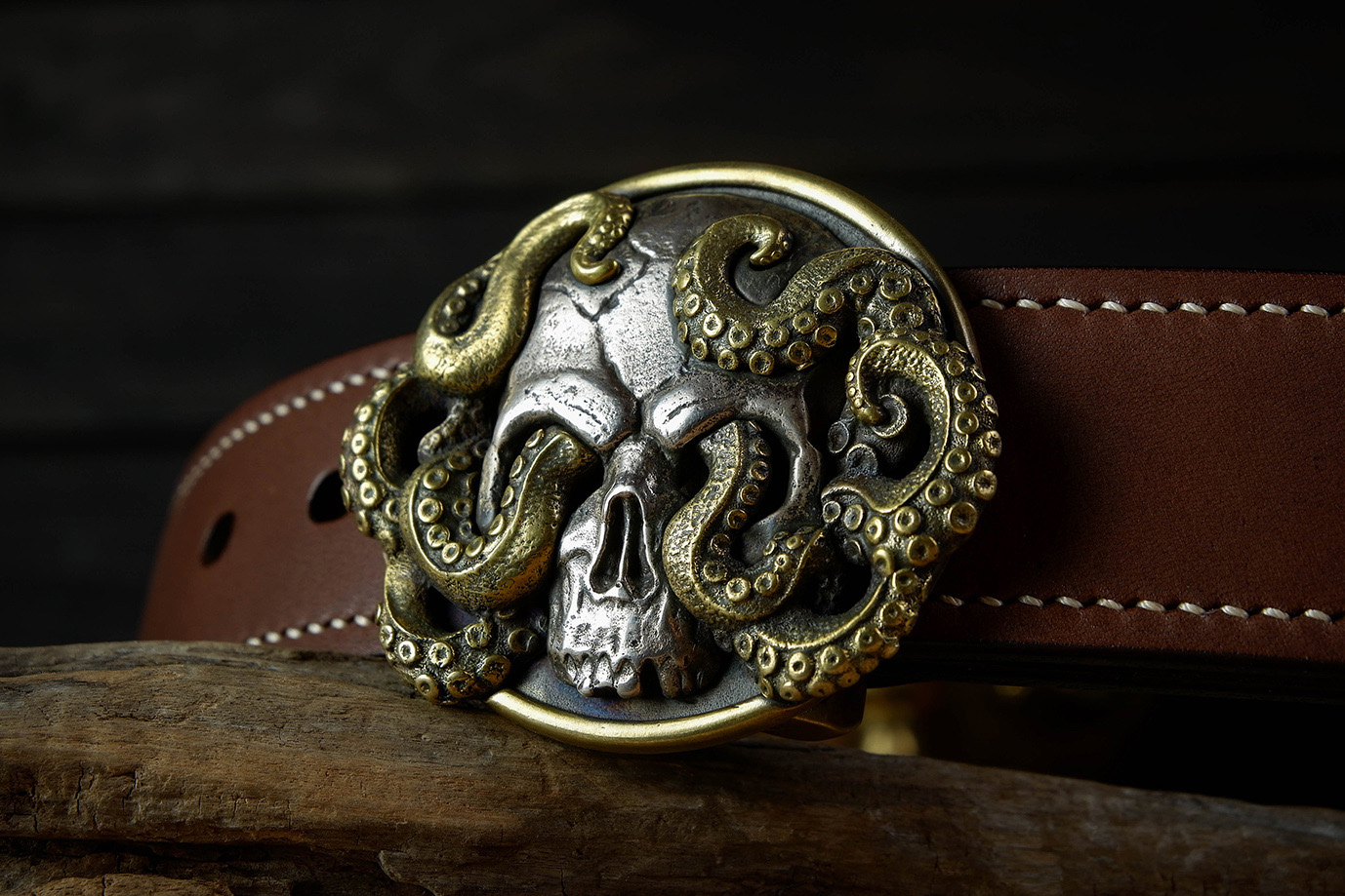 мужской ремень, кожаный ремень, для джинсов, коричневая кожа, толстый ремень, пряжка литая латунь, ширина 40 мм, 4 см, ручная работа, Grossone, водяной буйвол, надежная пряжка, японская кожа, ручная прошивка, брючный, джинсовый ремень, классический ремень, купить ремень, заказать ремень, ремень под заказ, ремень большой размер, авторские пряжки, необычные пряжки, пряжка череп, пряжка из трех металлов, пряжка триметалл, разноцветная пряжка, щупальца осьминога