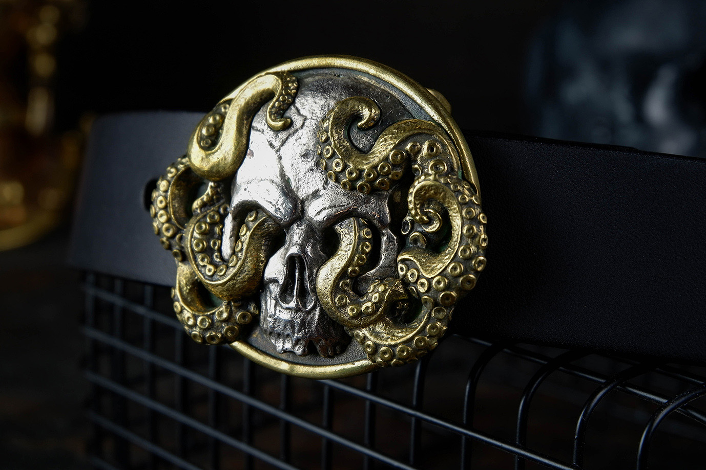 мужской ремень, кожаный ремень, для джинсов, черная кожа, толстый ремень, пряжка литая латунь, ширина 40 мм, 4 см, ручная работа, Grossone, водяной буйвол, надежная пряжка, японская кожа, ручная прошивка, брючный, джинсовый ремень, классический ремень, купить ремень, заказать ремень, ремень под заказ, ремень большой размер, авторские пряжки, необычные пряжки, пряжка череп, пряжка из трех металлов, пряжка триметалл, разноцветная пряжка, щупальца осьминога