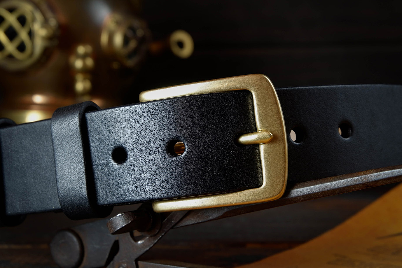 мужской ремень, кожаный ремень, для джинсов, черная кожа, толстый ремень, пряжка литая латунь, ширина 40 мм, 4 см, ручная работа, Grossone, надежная пряжка, английская кожа, ручная прошивка, брючный, джинсовый ремень, классический ремень, купить ремень, заказать ремень, ремень под заказ, ремень большой размер